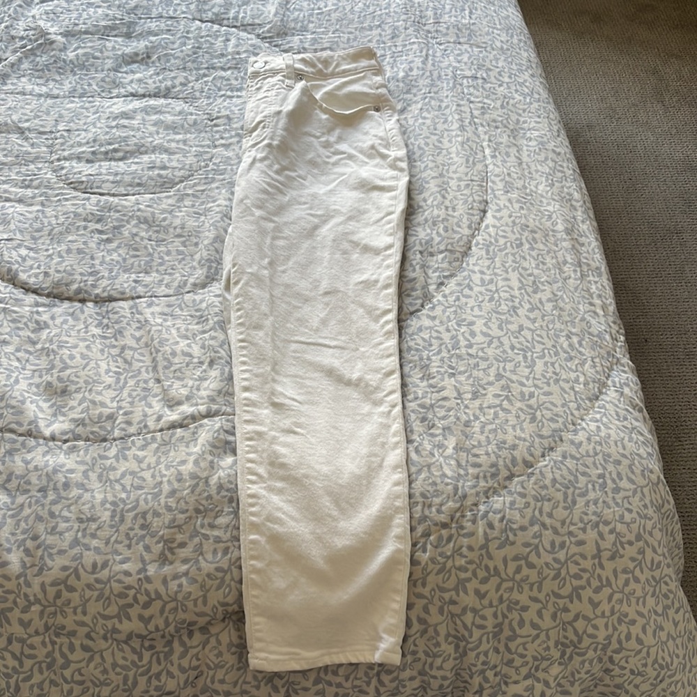 The Petite Curvy Perfect Vintage Jean in Tile White in 27 petite - Picture 5 of 7